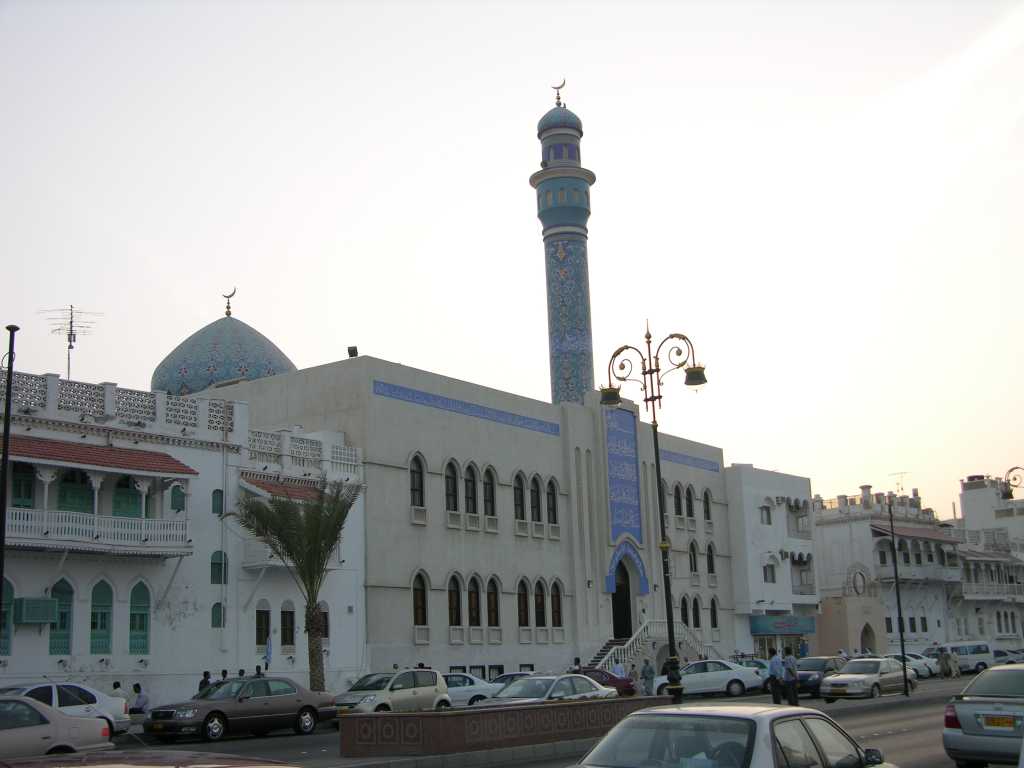 Muscat 03 Mutrah 09 Mosque The Mutrah Corniche has elegant merchant�s houses latticed buildings and mosques across from the dhows floating on the sea